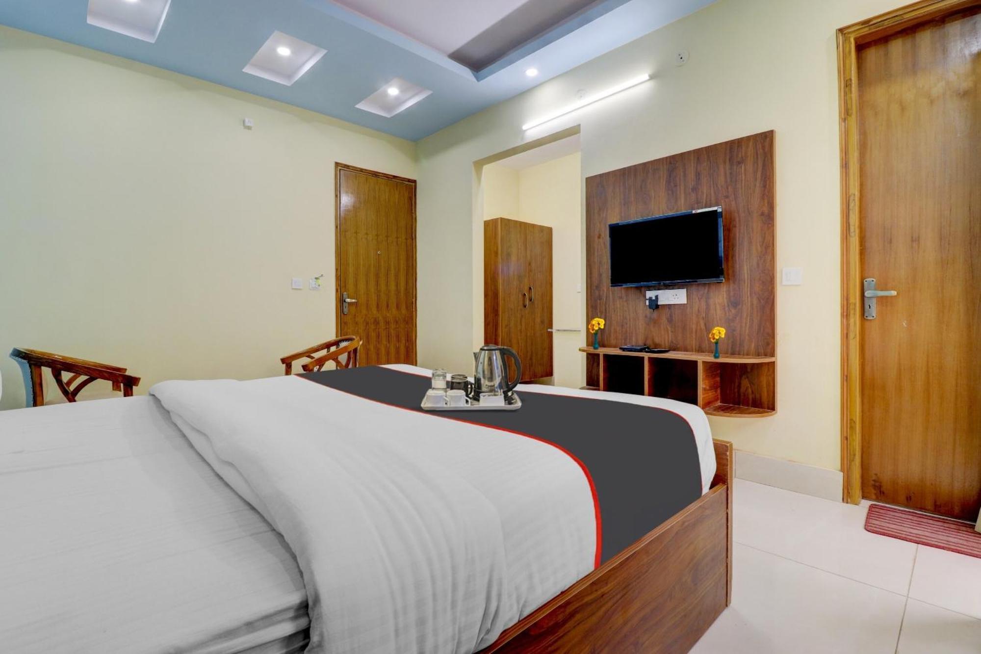 Super Capital O Crestwood Inn Dehradun Exterior foto
